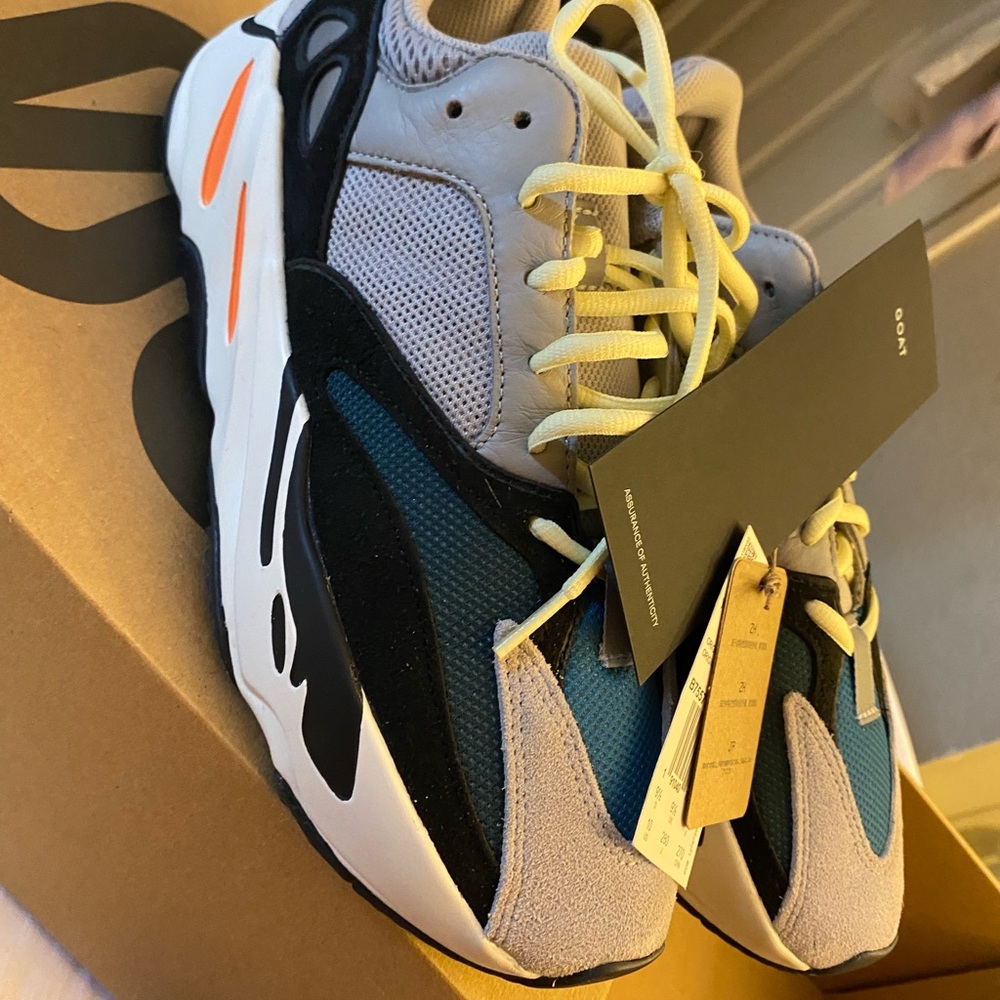 Original 700 Yeezy Boost New Size 10 men
